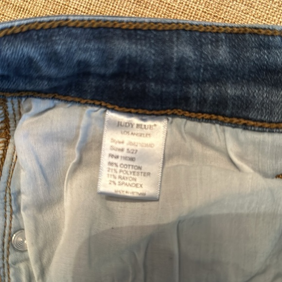 Judy Blue Jeans - Picture 7 of 7